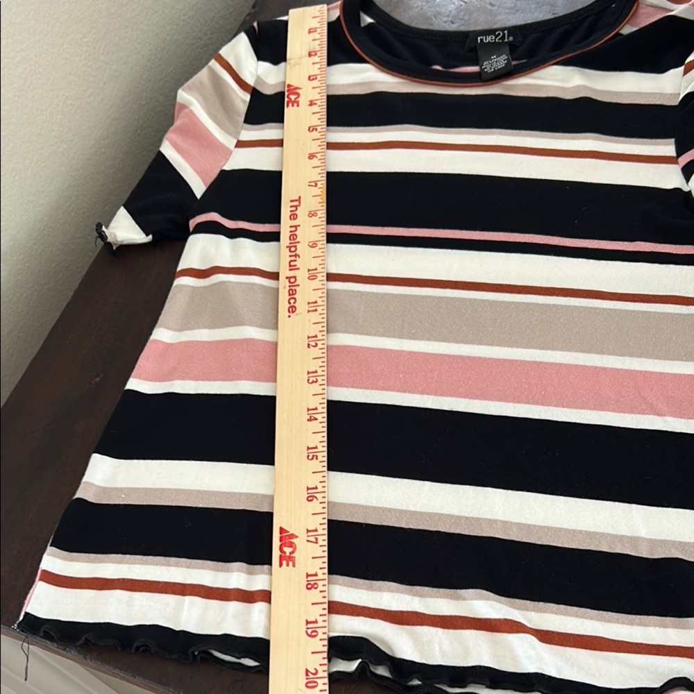 Rue21 Fitted Ribbed Black and White Short Sleeve Tee - Picture 6 of 7